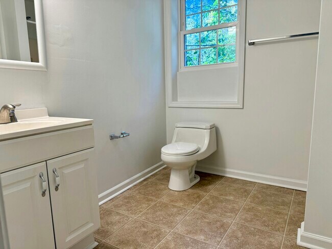 Building Photo - 3116 Alenes Dr