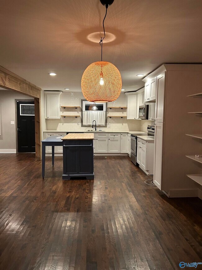 Building Photo - 1611 College St SE