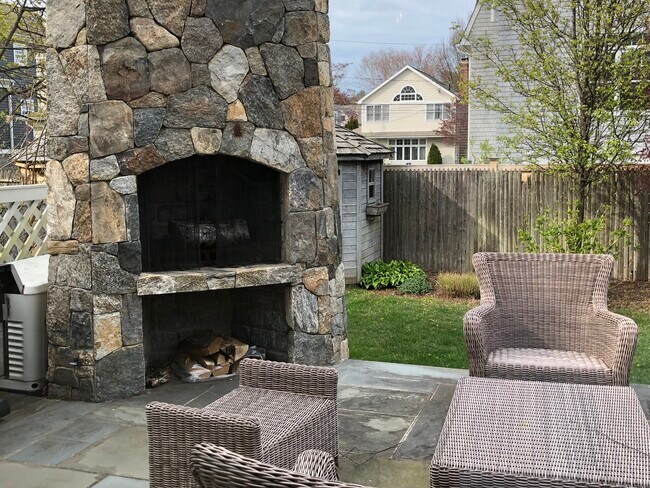 Building Photo - 12 Danbury Ave