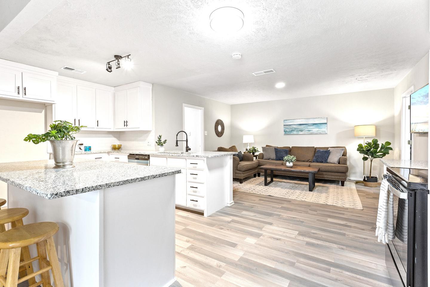 Building Photo - Conveniently located Fort Worth home with a welcoming atmosphere!