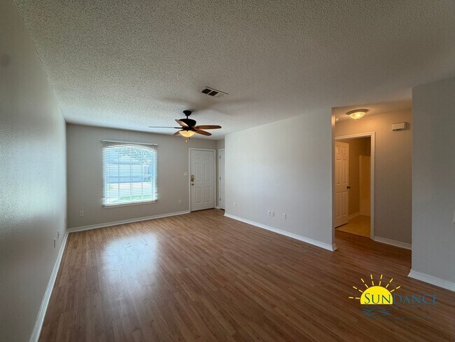 Building Photo - Great 3 Bedroom Home in Fort Walton Beach!