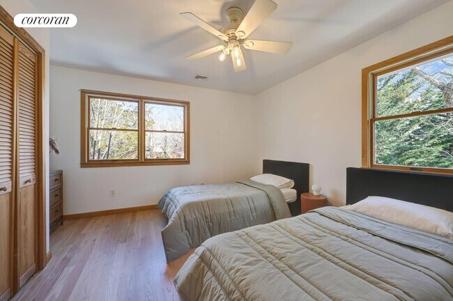 Building Photo - 563 Montauk Hwy