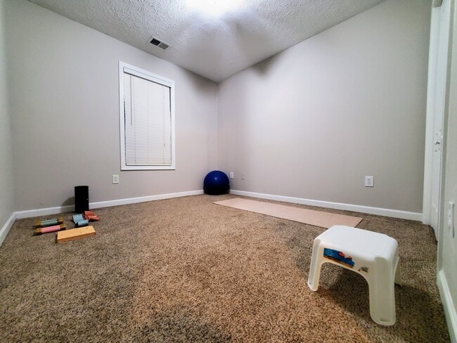 Building Photo - 401 Redwood Trail