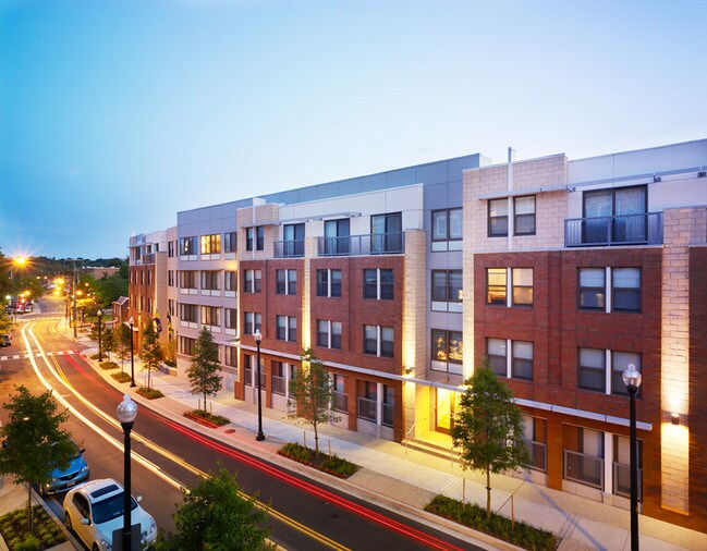 Building Photo - The Shelton