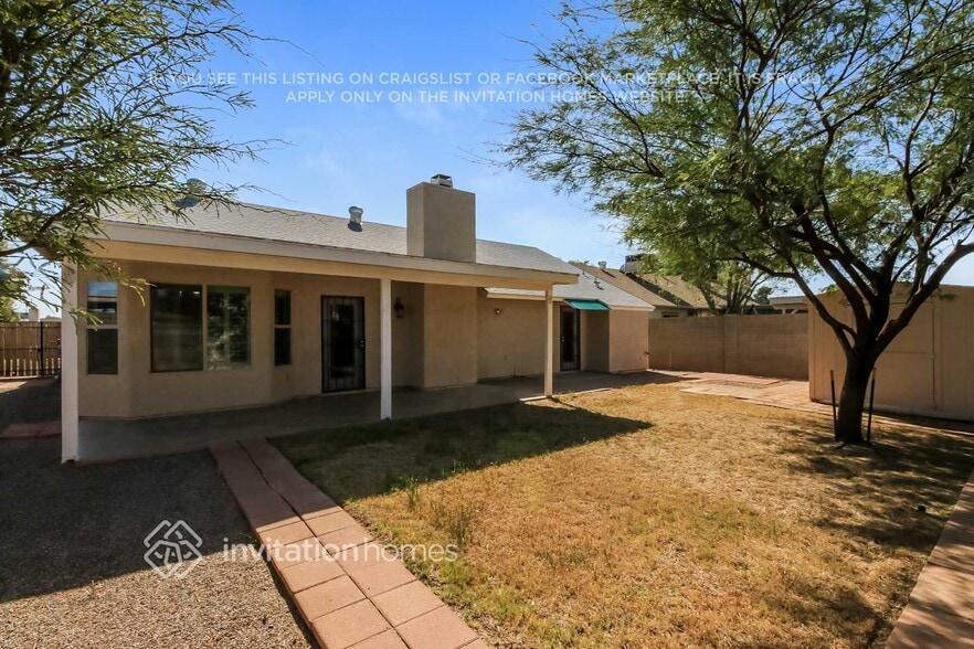 Building Photo - 2402 N Pleasant Dr