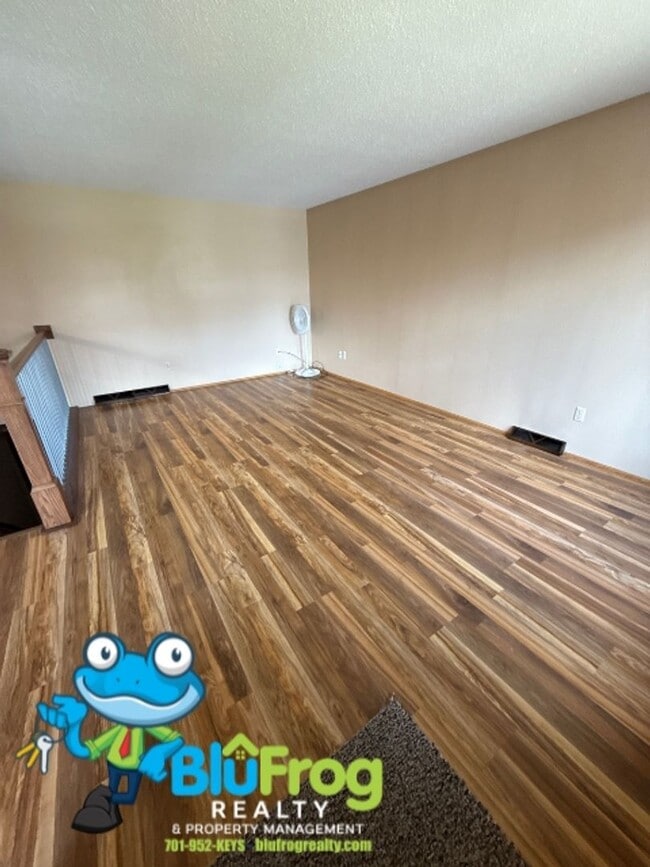 Building Photo - MO -  8th Ave Duplex