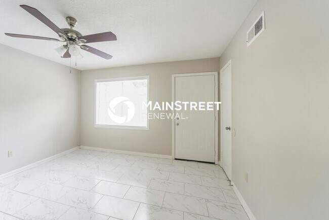 Building Photo - 3 Bedroom Pet-Friendly Home in Memphis, TN with Main Street Renewal