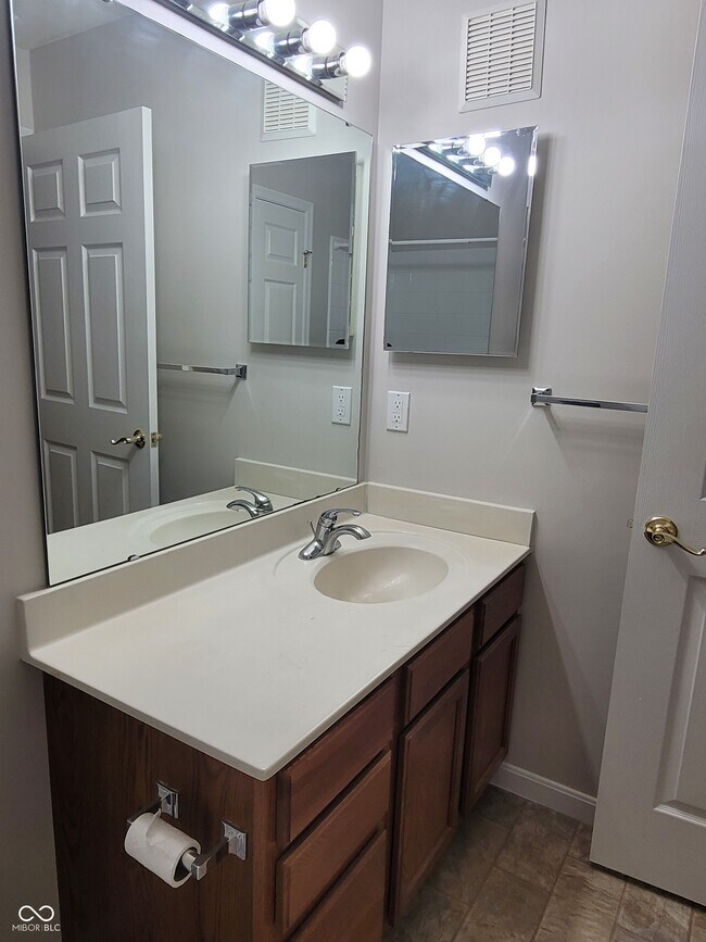Building Photo - 9820 Legends Creek Dr