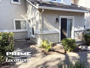 Building Photo - Best value 3 bedroom townhome condo with attached garage