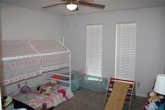 Building Photo - 819 Walbrook Dr