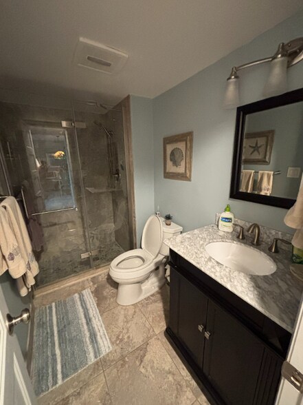 Building Photo - 1600 NE Dixie Hwy