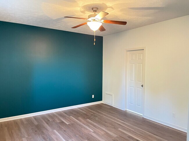 Building Photo - Spacious home in super nice neighborhood in Northwest Omaha