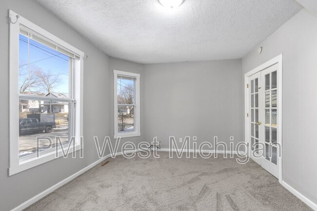 Building Photo - 1038 3rd St NW