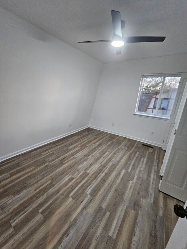 Building Photo - 71 Westgate Cir