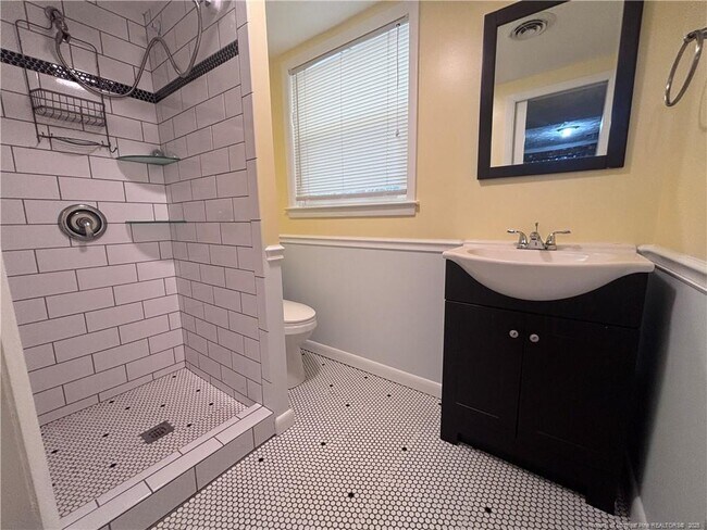 Building Photo - 5329 Hampton Rd