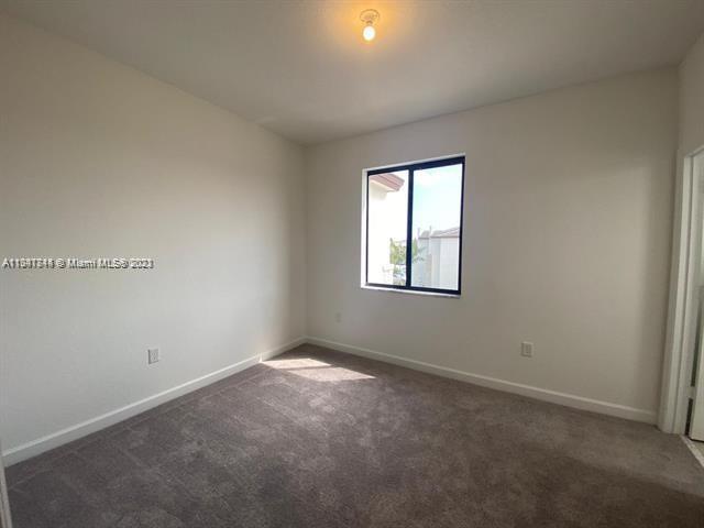 Building Photo - 575 NE 208th Terrace