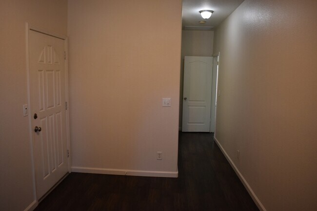 Building Photo - 1785 E Turnberry Ave