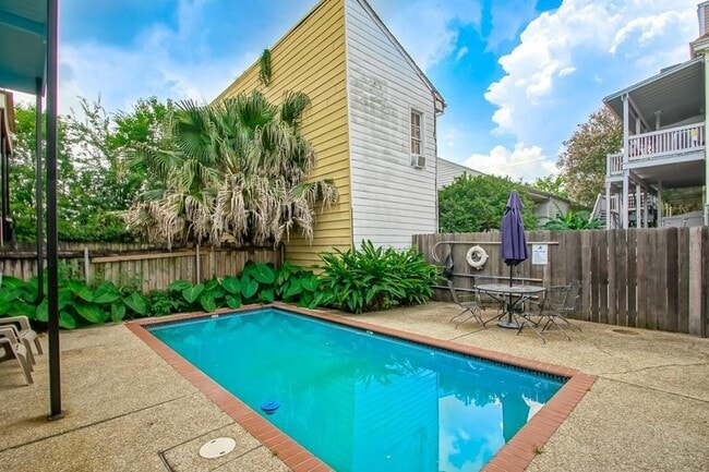 Building Photo - 1446 St Mary St