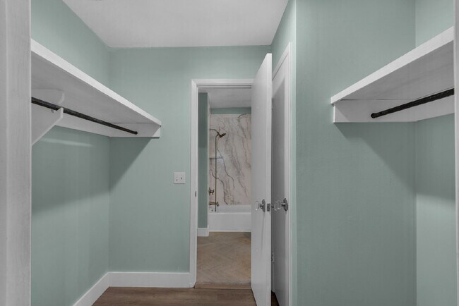 Building Photo - "Charming 2-Bed Townhouse Retreat in Fort ...