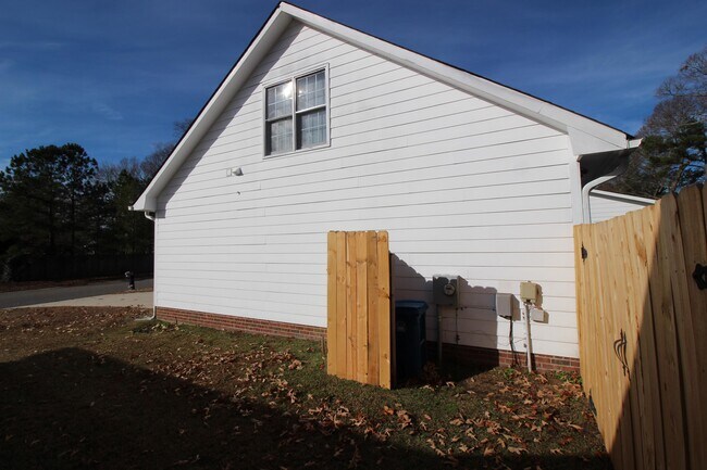 Building Photo - 7138 Summerlin Dr