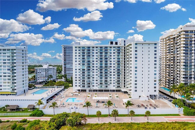 Building Photo - 5701 Collins Ave