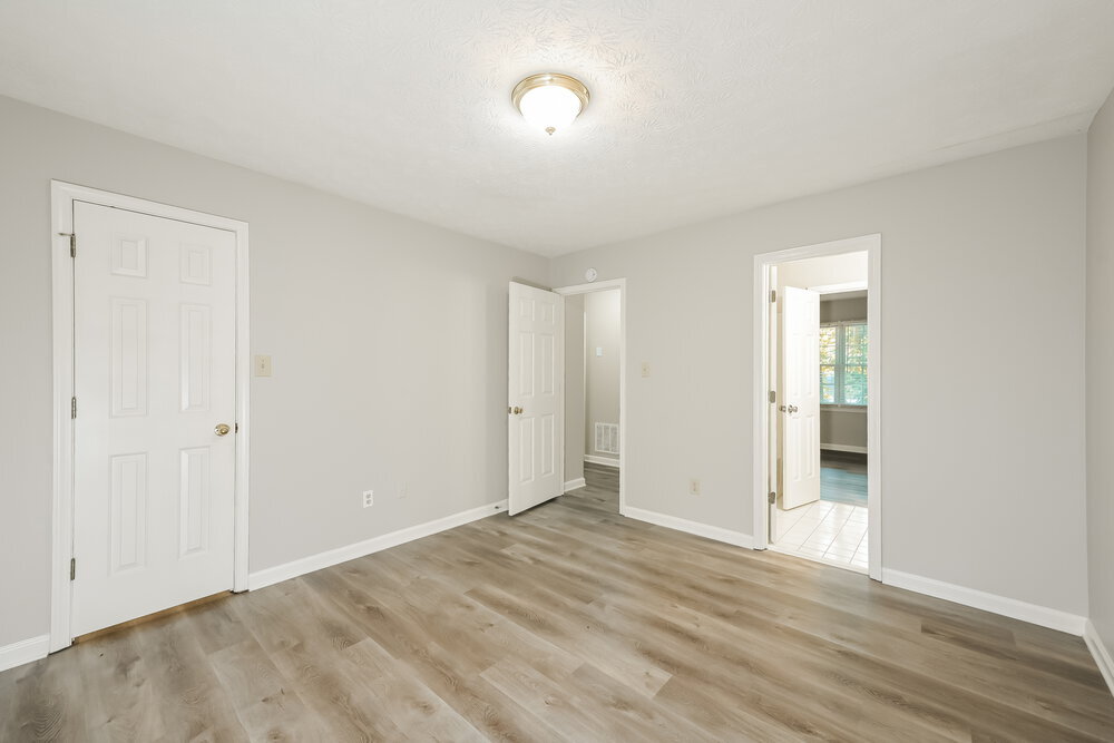 Building Photo - 175 Meadowbrook Dr