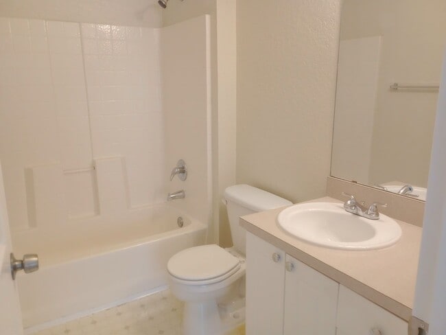 Building Photo - 821 Grand Regency Pointe