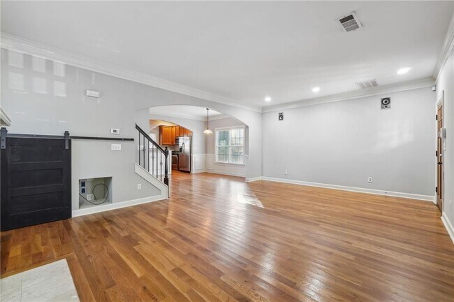 Building Photo - 163 Richmond St SE