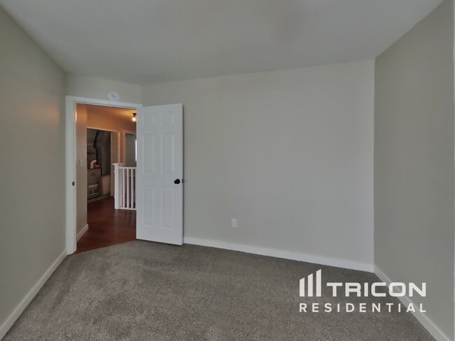 Building Photo - 620 Scotch Pine Dr