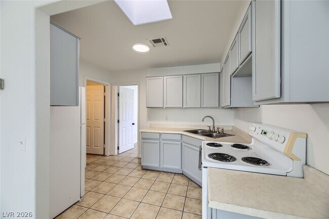 Building Photo - 2133 Ellis St