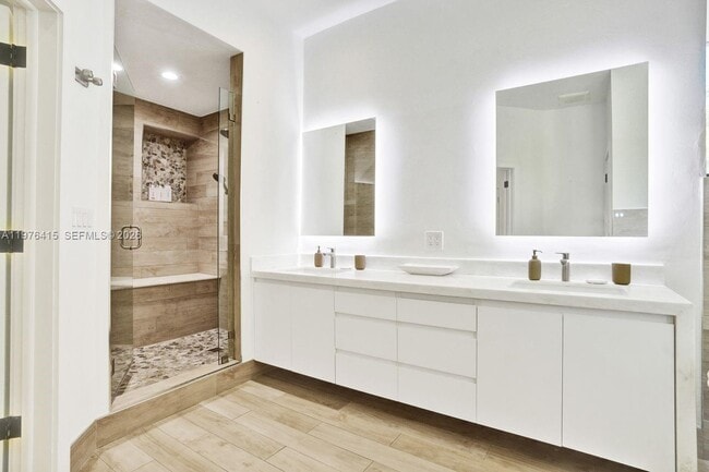 Building Photo - 5735 N Bay Rd