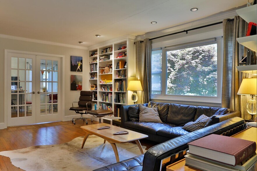 living - 627 mayview dr