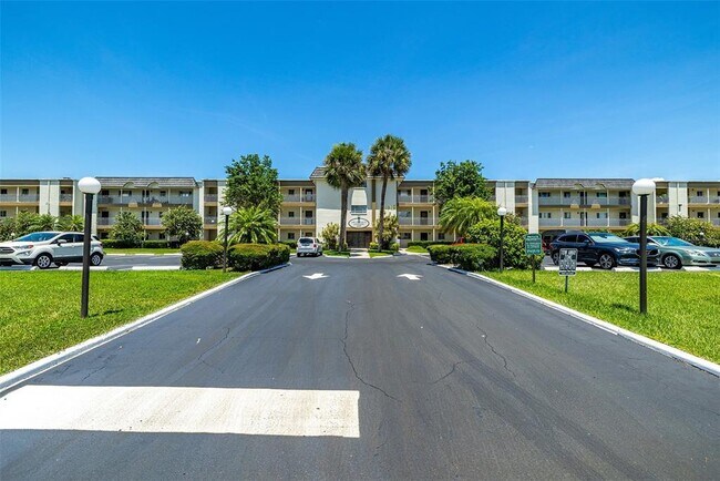 Building Photo - 4595 Chancellor St NE