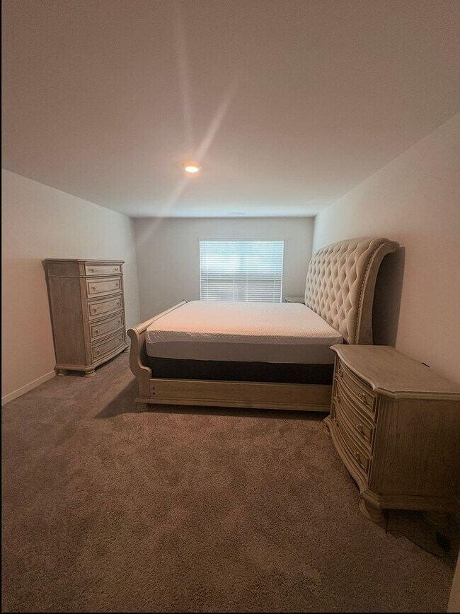 Building Photo - BRAND NEW TOWNHOME w/ Garage Parking