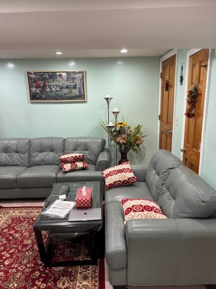 Building Photo - 74-11-74-97 97th Ave