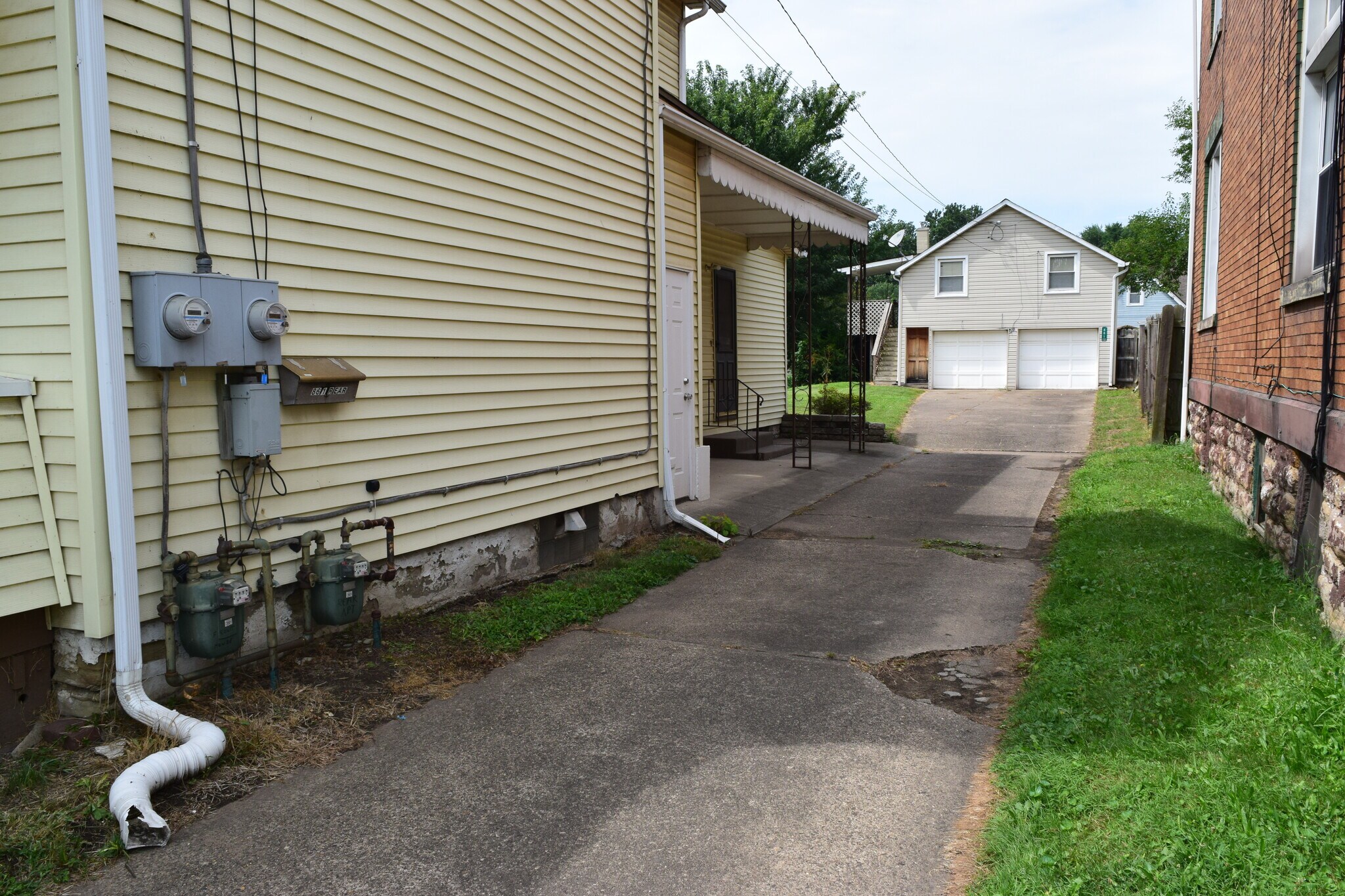 Building Photo - 861 Brackenridge Ave