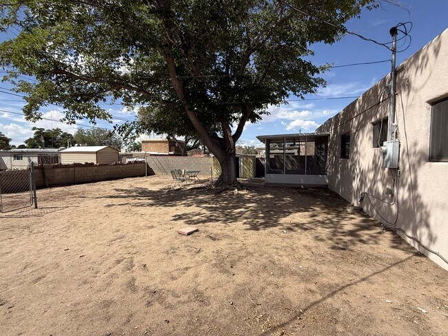 Building Photo - 2729 Bel Air Dr NE