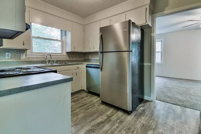 Building Photo - 205 Reseda Dr