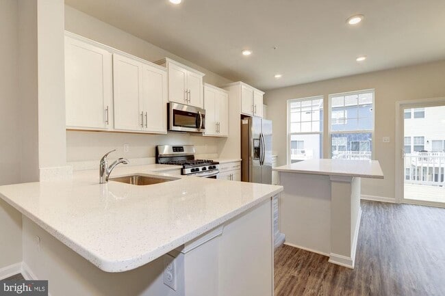 Building Photo - 3108 Laurel Hl Rd