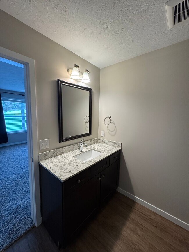 Building Photo - Stylish Ranch Home with Open Floor Plan in...