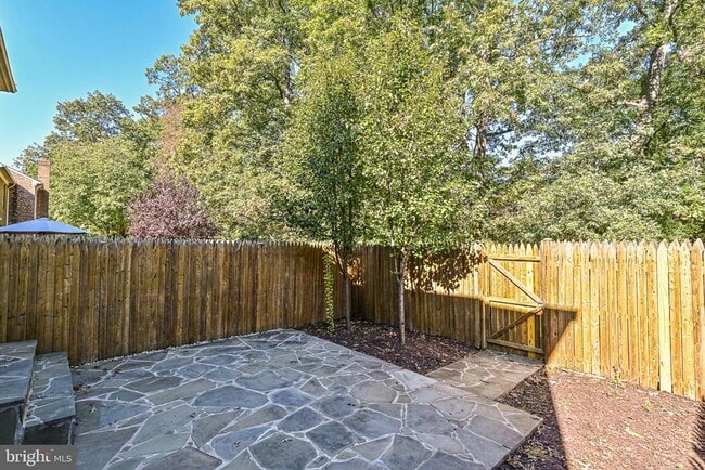 Building Photo - 7046 Leestone St