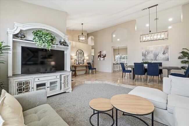 Building Photo - 1909 E Coral Tree Dr