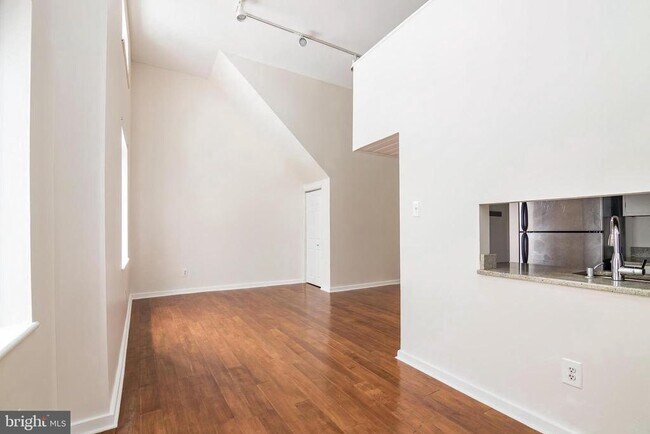 Building Photo - 1035 Spruce St