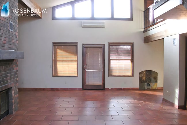 Building Photo - 2550 Love Ln