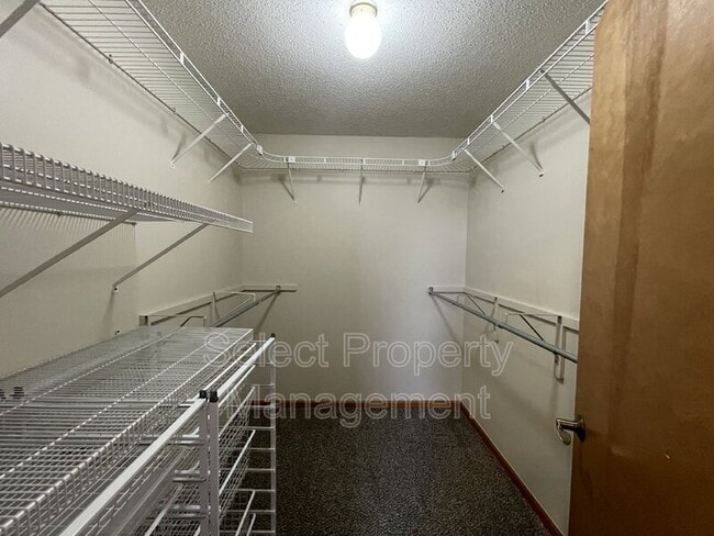 Building Photo - 9608 Yuma Dr