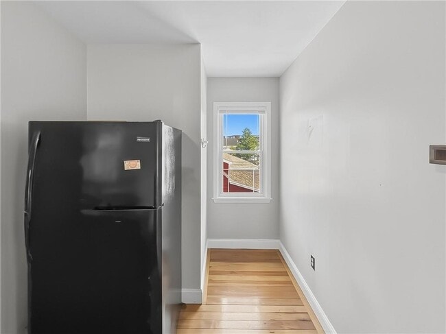 Building Photo - 358 Weeden St
