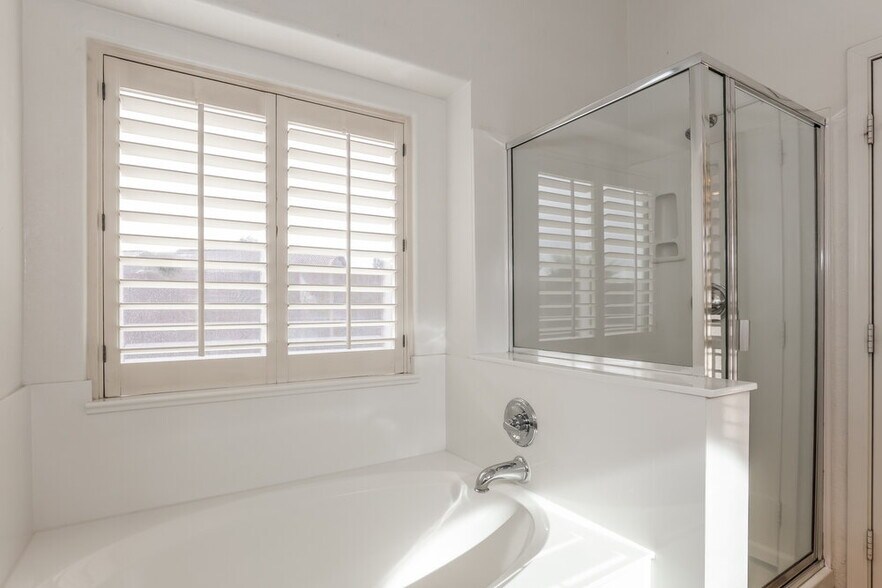 Building Photo - 8026 S 48th Dr