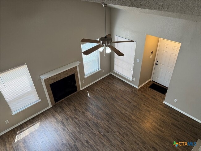 Building Photo - 3208 Green Valley Dr