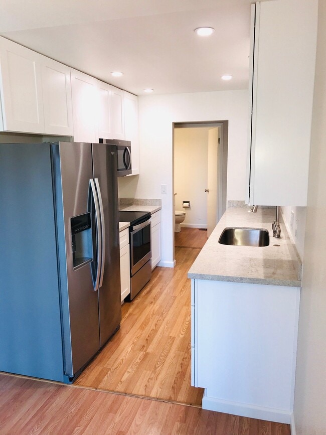 Building Photo - 2115 Overlook Dr