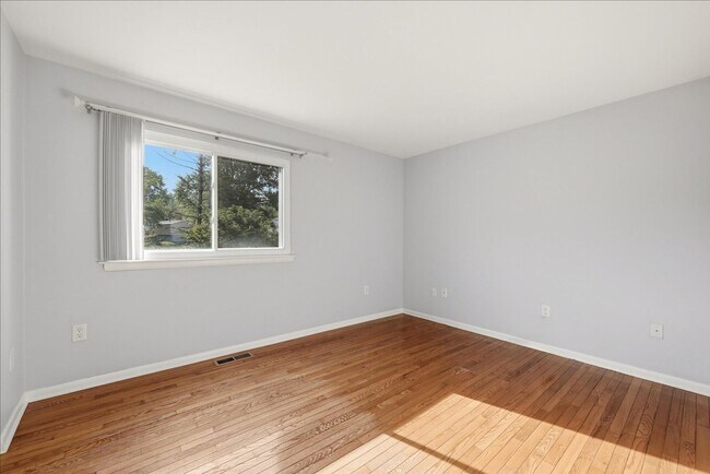 Building Photo - 5481 Saddler Ln